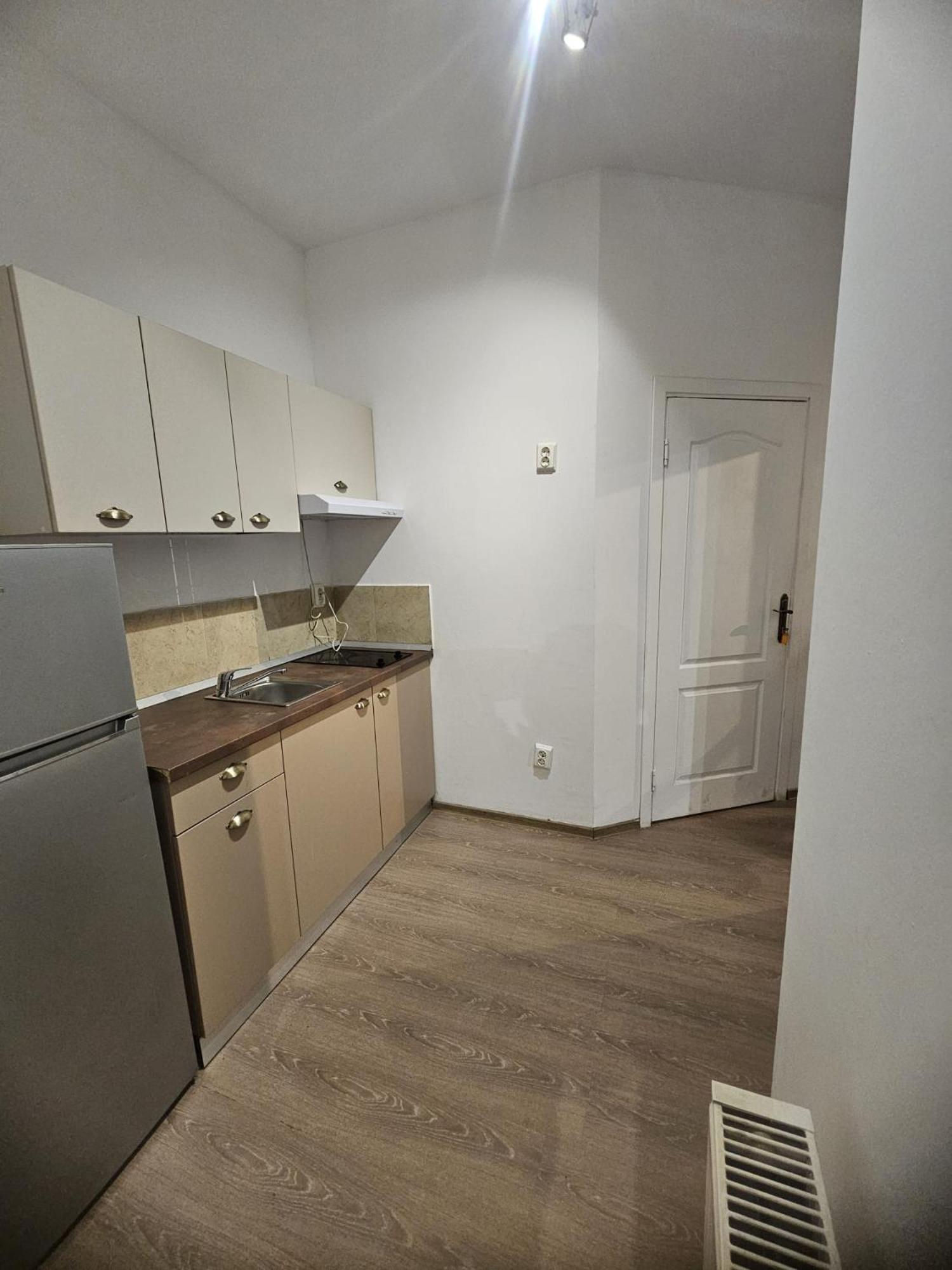 Stanford Aparthotel Gara De Nord Bukares Bagian luar foto