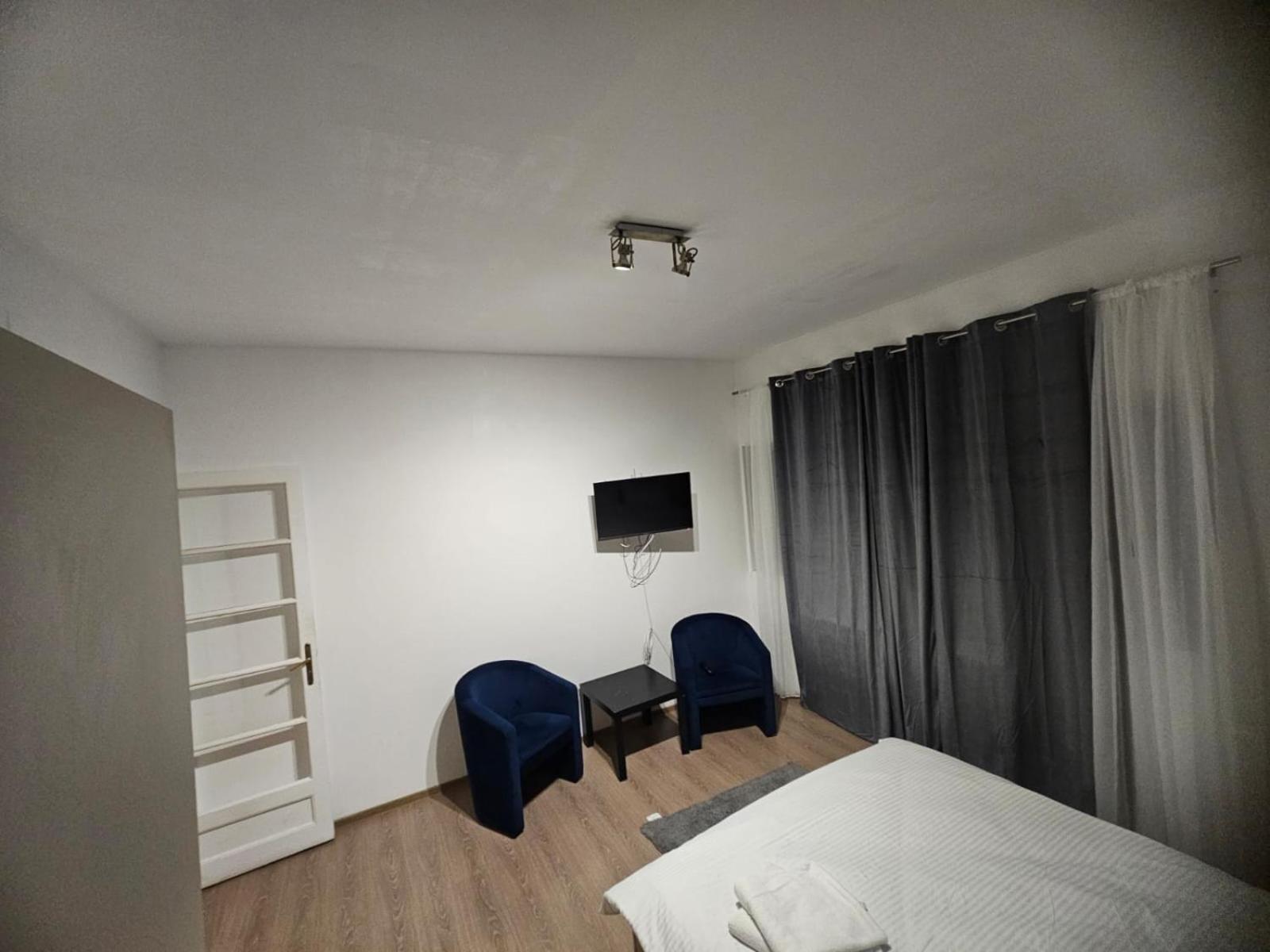 Stanford Aparthotel Gara De Nord Bukares Bagian luar foto